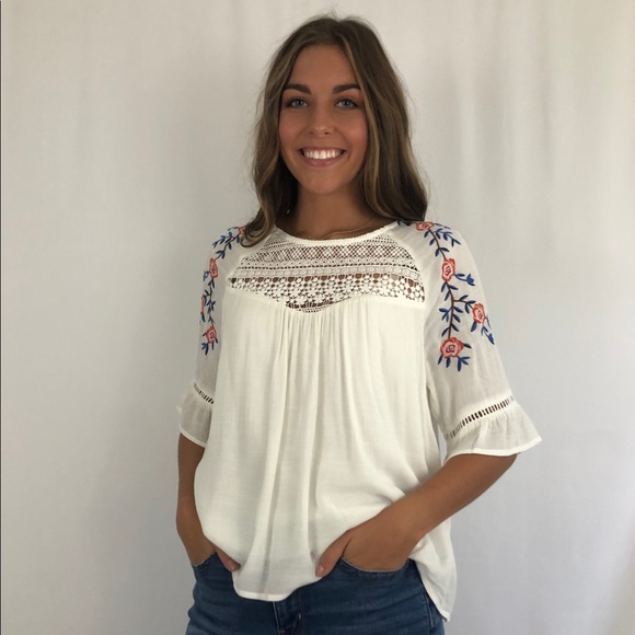 Embroidered Ruffle Sleeve Top π§΅ NEW!! - Picture 2 of 3